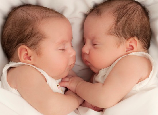 manage-sleep-schedule-of-twin-babies.jpg